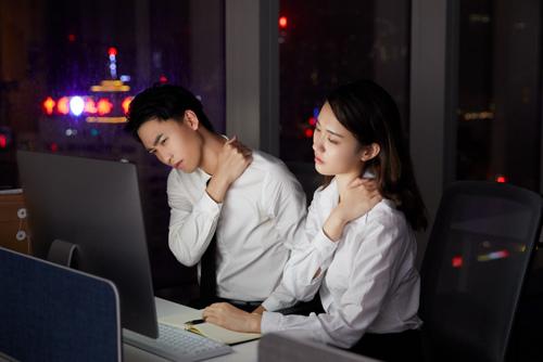 久坐傷身！中醫(yī)教你三組動作緩解肩頸疲勞